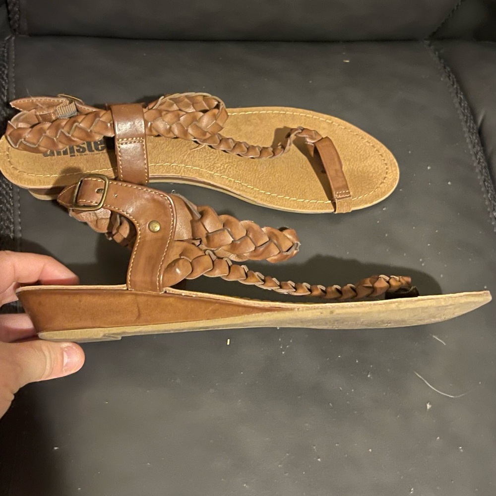 Sandles